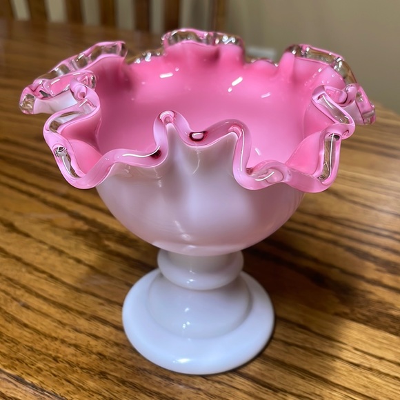 Fenton Peach Blow Single Horn Epergne Base White Milk Pink...